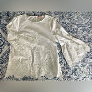 Women’s white top